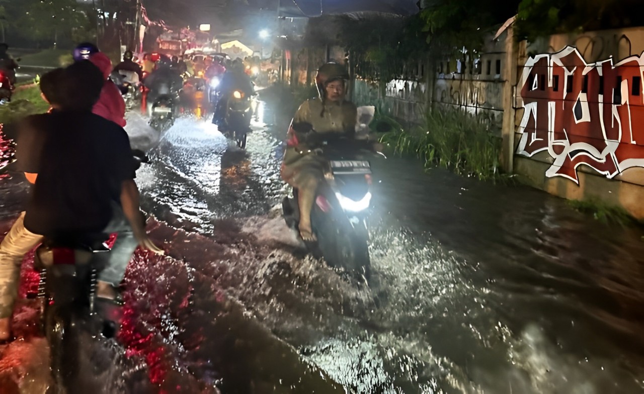 Tangsel Diguyur Hujan, Sejumlah Wilayah Terkena Banjir